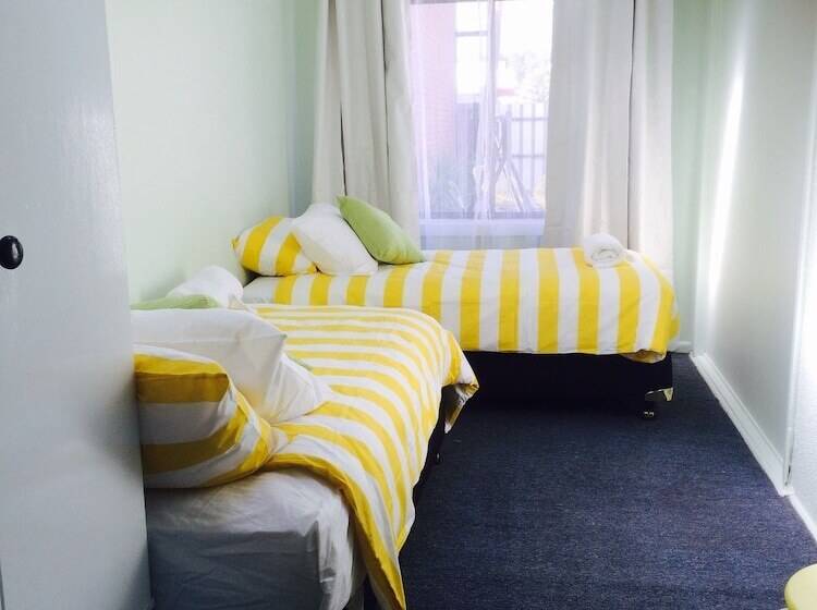 패밀리 룸, Town House Motor Inn