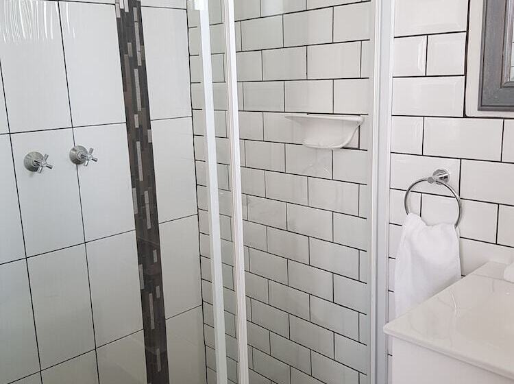 패밀리 룸, Town House Motor Inn