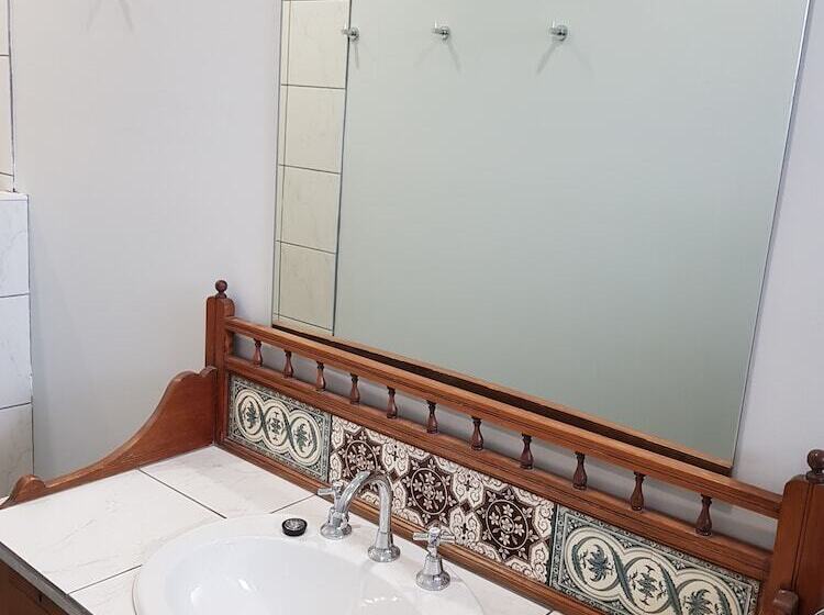 غرفة عائلية, Town House Motor Inn