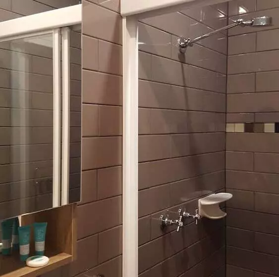 اتاق استاندارد, Town House Motor Inn
