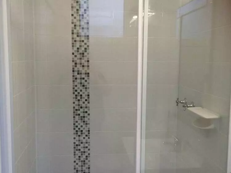اتاق استاندارد, Town House Motor Inn
