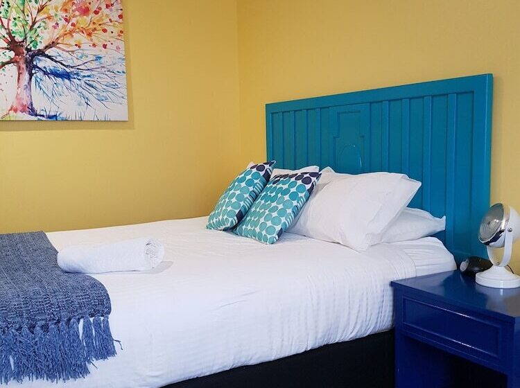 غرفة قياسية, Town House Motor Inn