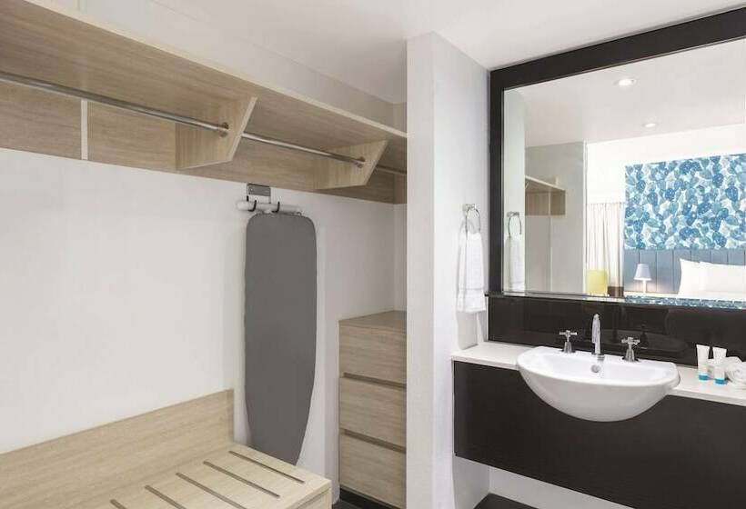 استودیوی لوکس, Vibe Hotel Gold Coast