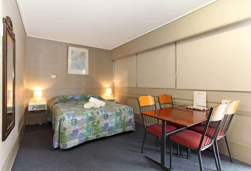 Perhehuone, Tandara Hotel Motel