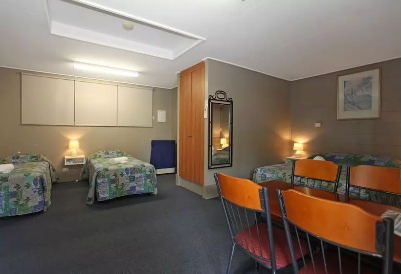 Perhehuone, Tandara Hotel Motel