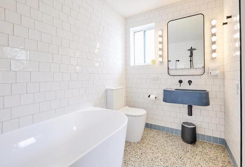 חדר משפחתי, The Blue Water, Dreamtime Beach