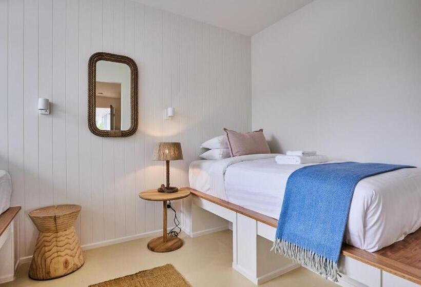 חדר משפחתי, The Blue Water, Dreamtime Beach