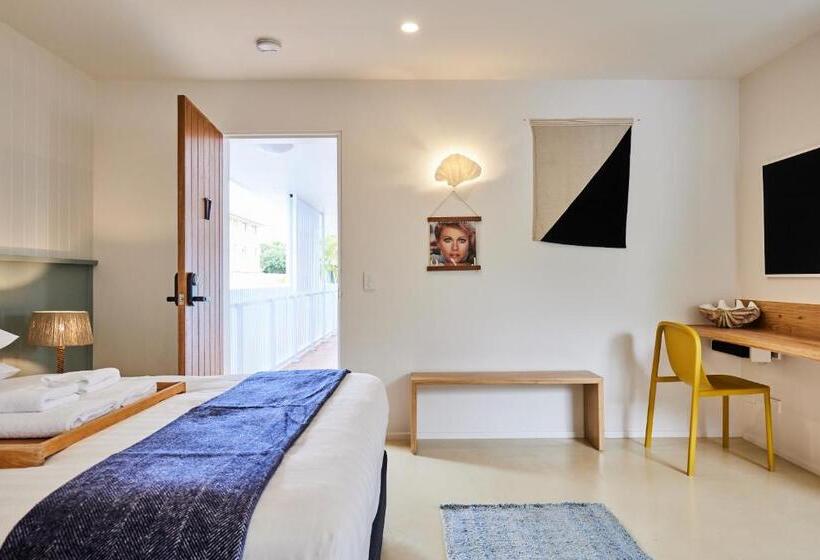 חדר משפחתי, The Blue Water, Dreamtime Beach