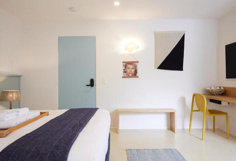 חדר משפחתי, The Blue Water, Dreamtime Beach