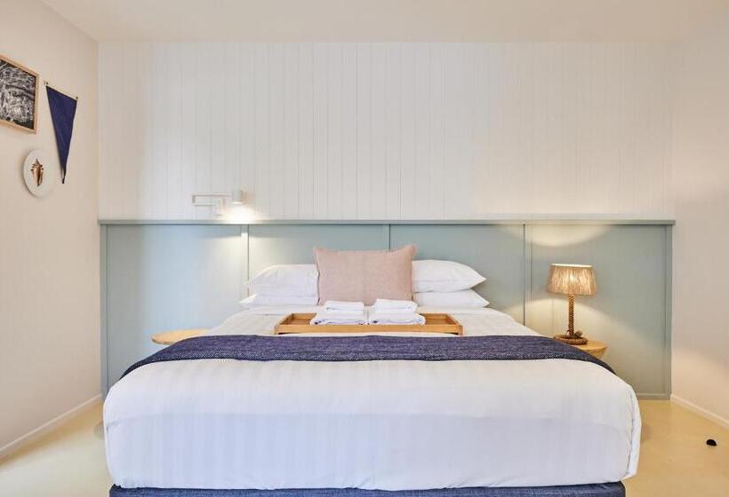 חדר משפחתי, The Blue Water, Dreamtime Beach