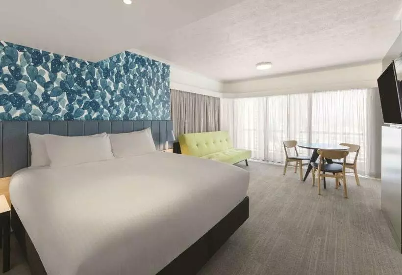 استودیوی لوکس, Vibe Hotel Gold Coast