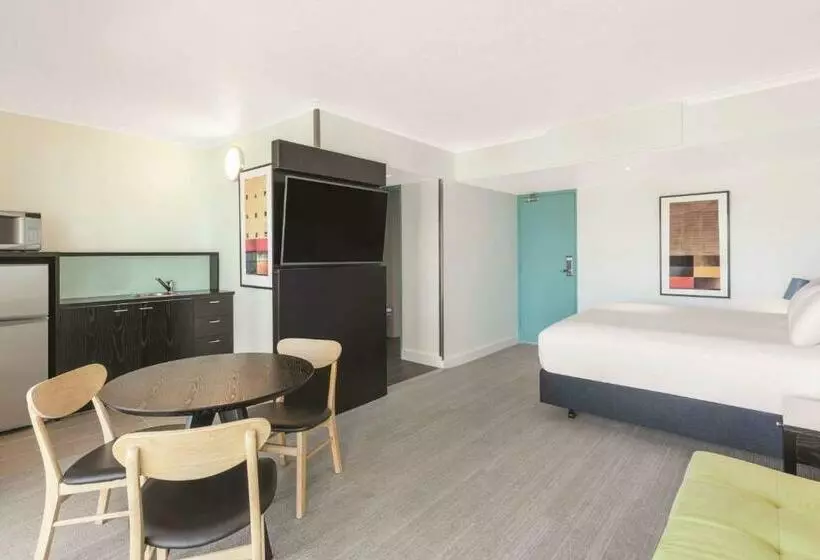 استودیوی لوکس, Vibe Hotel Gold Coast