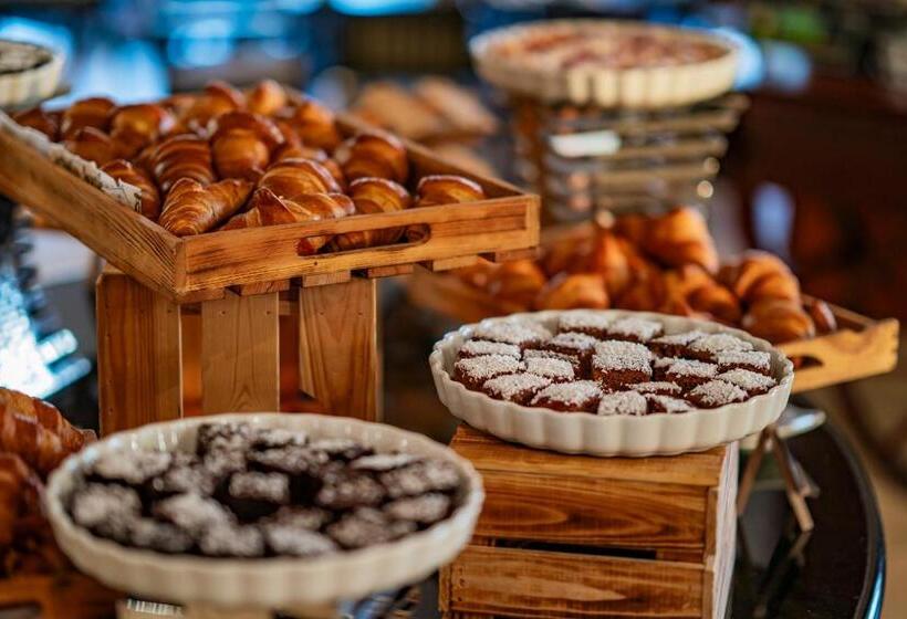 سوییت خانوادگی, Grand Hotel Prague Towers Czech Leading Hotels