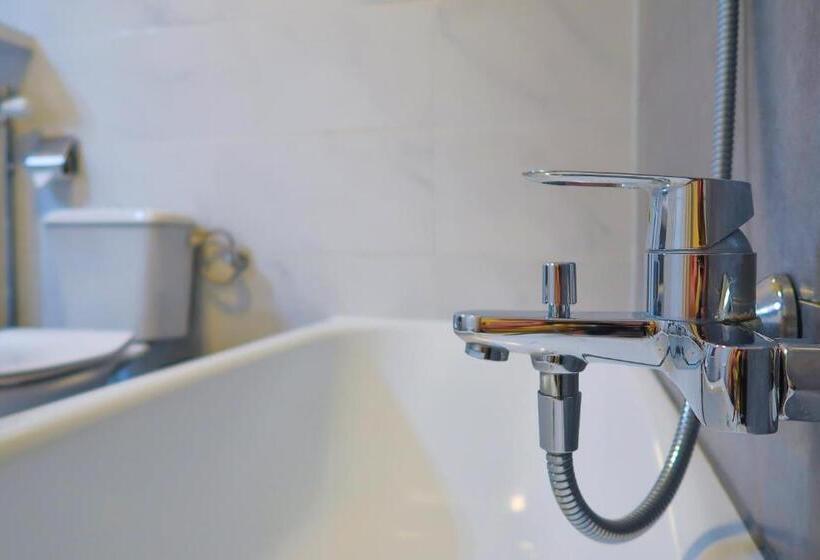 Номер Стандарт Трехместный, Adoma