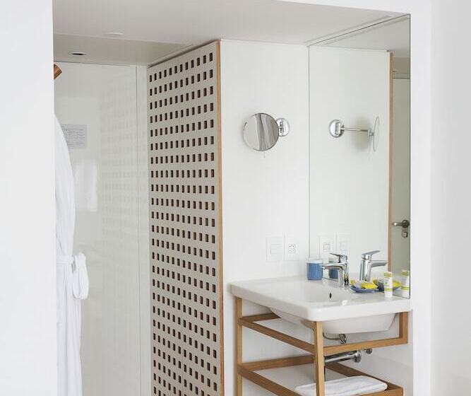 غرفة قياسية مطلة على المدينة, Arpoador