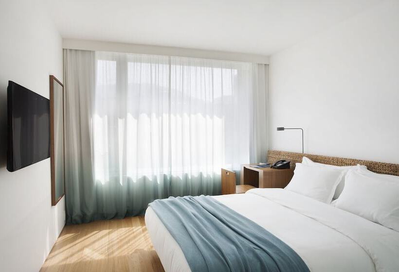 غرفة قياسية مطلة على المدينة, Arpoador