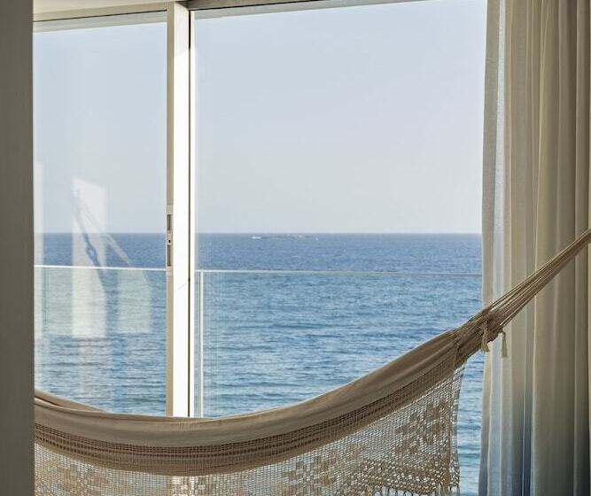 غرفة قياسية مطلّة علي البحر, Arpoador