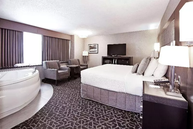 キングサイズベッドのスイートルーム, Best Western Plus Banff International Lodge