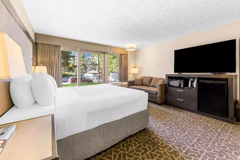 キングサイズベッドのスイートルーム, Best Western Plus Banff International Lodge
