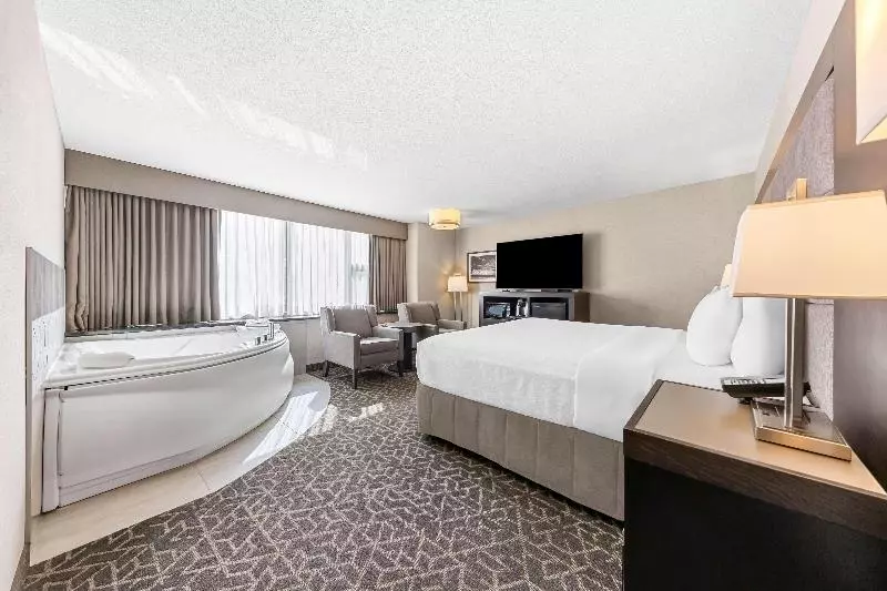 キングサイズベッドのスイートルーム, Best Western Plus Banff International Lodge