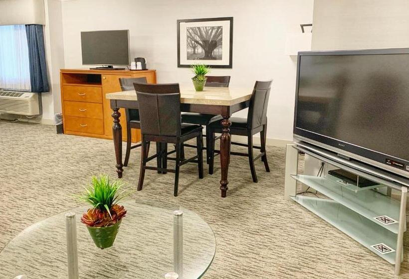 Номер Deluxe, Best Western Plus Regency Inn And Conference Centre