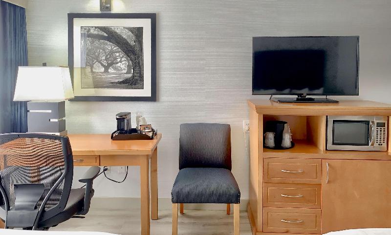 带大床的标准间, Best Western Plus Regency Inn And Conference Centre