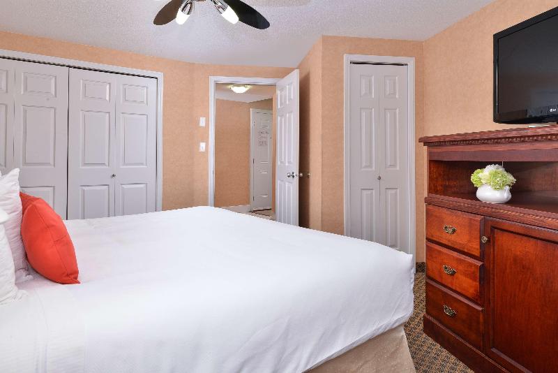 מיטת קינג בסוויטה, Best Western Plus Regency Inn And Conference Centre