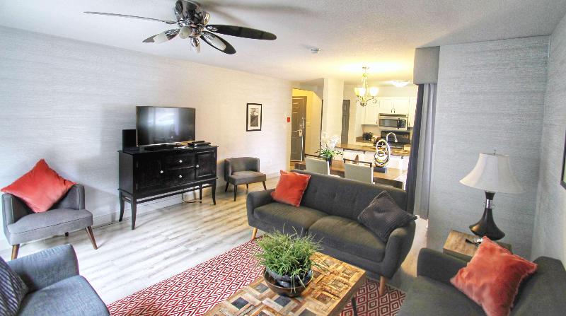 מיטת קינג בסוויטה, Best Western Plus Regency Inn And Conference Centre