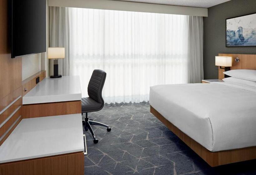 Standard Room King Size Bed, Delta Hotels Calgary Airport In Terminal