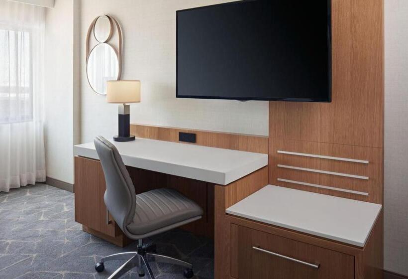 Premium Room, Delta Hotels Calgary Airport In Terminal