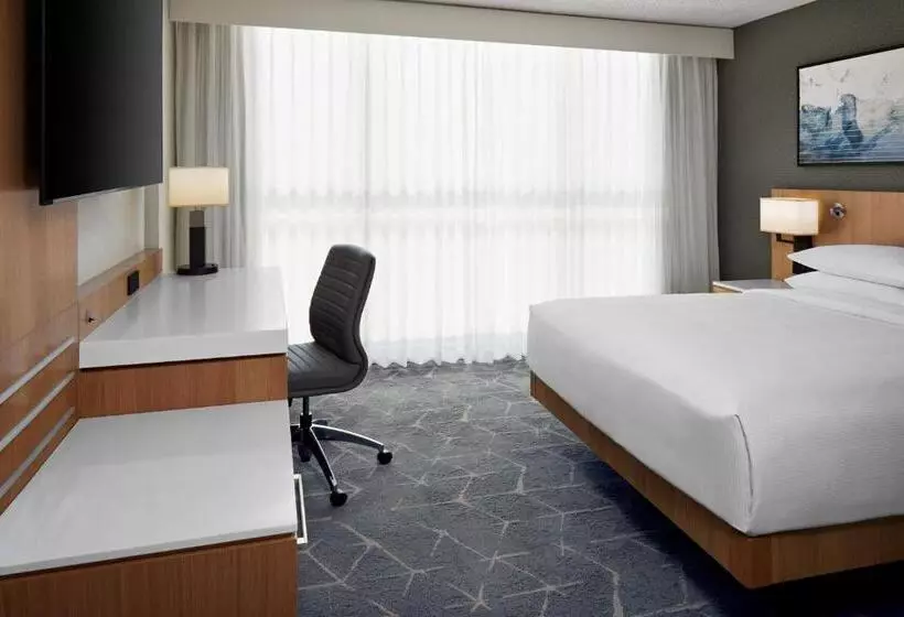 Premium Room, Delta Hotels Calgary Airport In Terminal