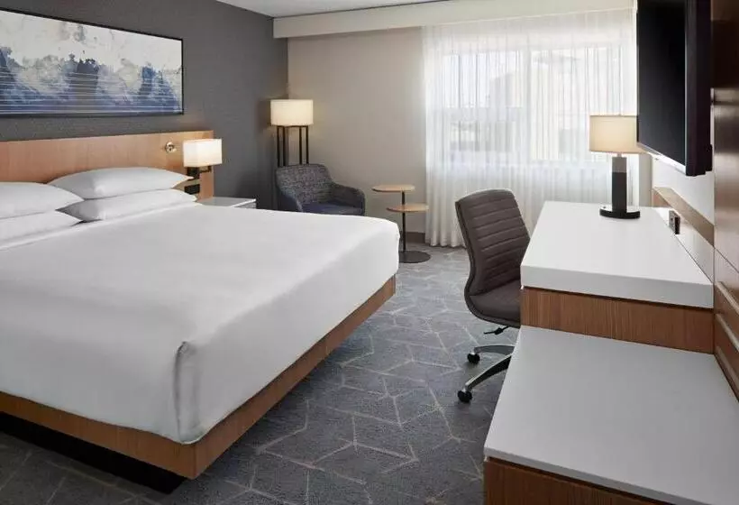 Premium Room, Delta Hotels Calgary Airport In Terminal