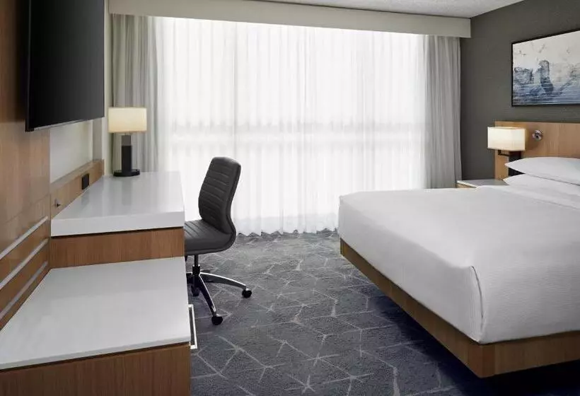 Standard Room, Delta Hotels Calgary Airport In Terminal