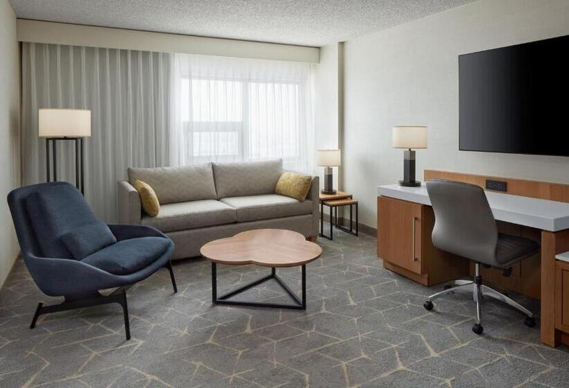 Suite, Delta Hotels Calgary Airport In Terminal