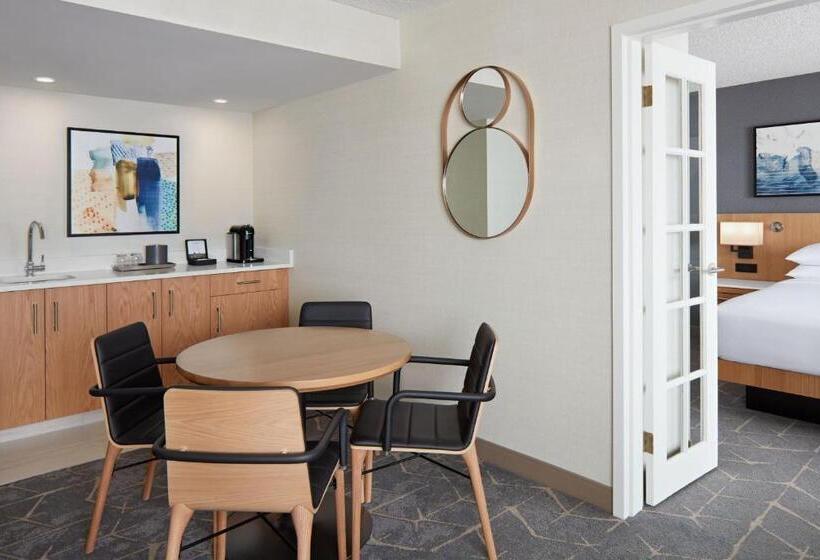 Suite King Bed, Delta Hotels Calgary Airport In Terminal