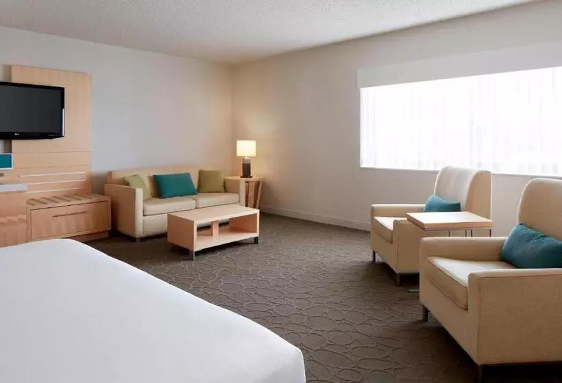 اتاق استاندارد با تخت بزرگ, Delta Hotels By Marriott Prince Edward