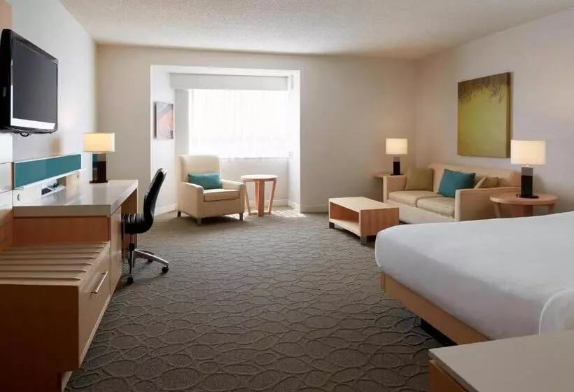 اتاق استاندارد با تخت بزرگ, Delta Hotels By Marriott Prince Edward