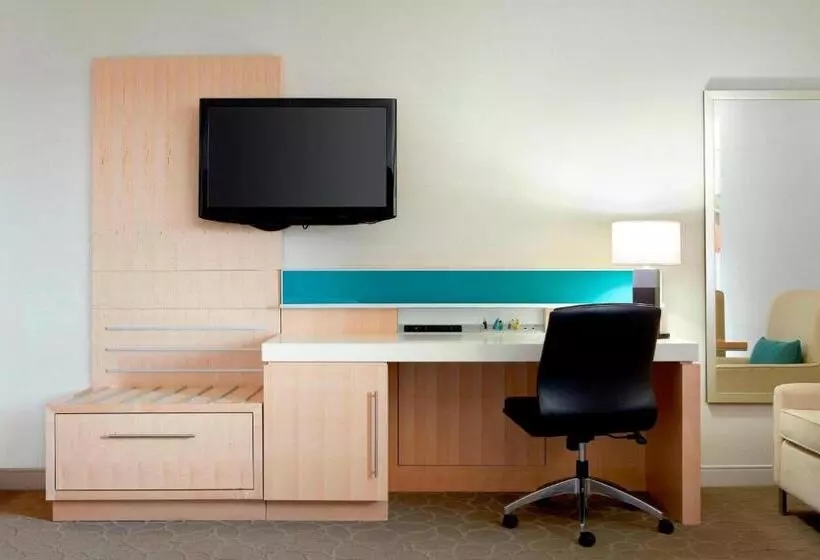 اتاق استاندارد با تخت دو نفره بزرگ, Delta Hotels By Marriott Prince Edward