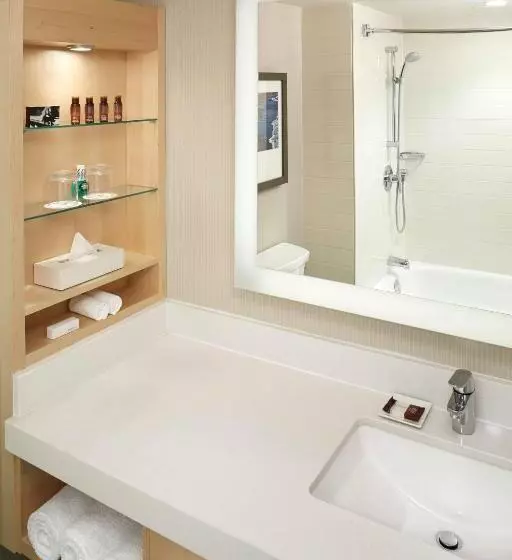 اتاق استاندارد با چشم‌انداز, Delta Hotels By Marriott Prince Edward