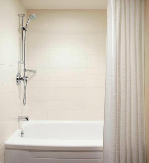 Standard Studio Kingsize Bett, Delta Hotels By Marriott Prince Edward