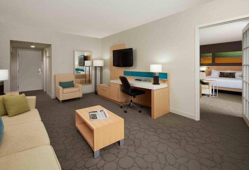 キングサイズベッドのスイートルーム, Delta Hotels By Marriott Prince Edward