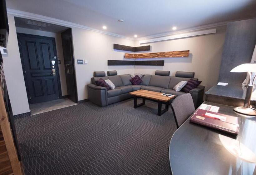 جناح رئاسى, Des Eskers