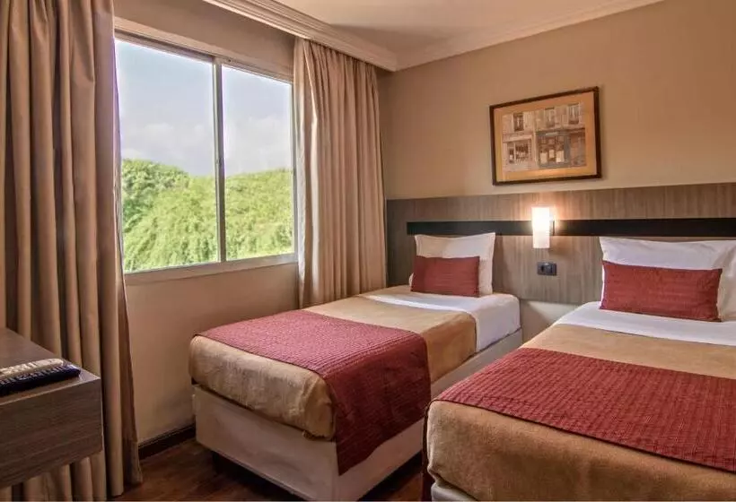 Chambre Familiale Supérieure, Deville Express Cascavel