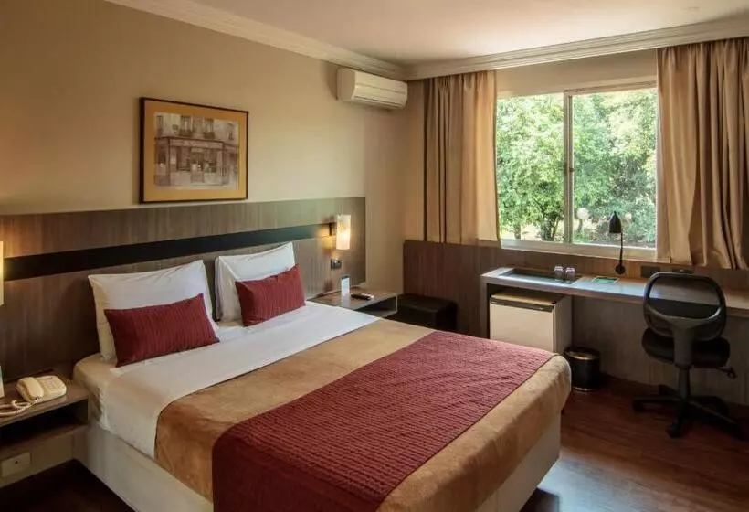 Chambre Familiale Supérieure, Deville Express Cascavel