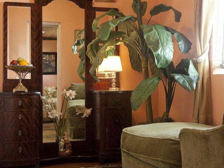 اتاق لوکس, Graycliff