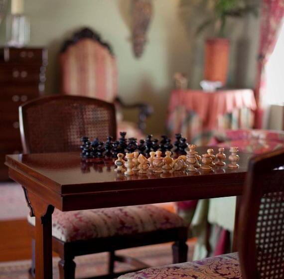 اتاق لوکس با تخت بزرگ, Graycliff