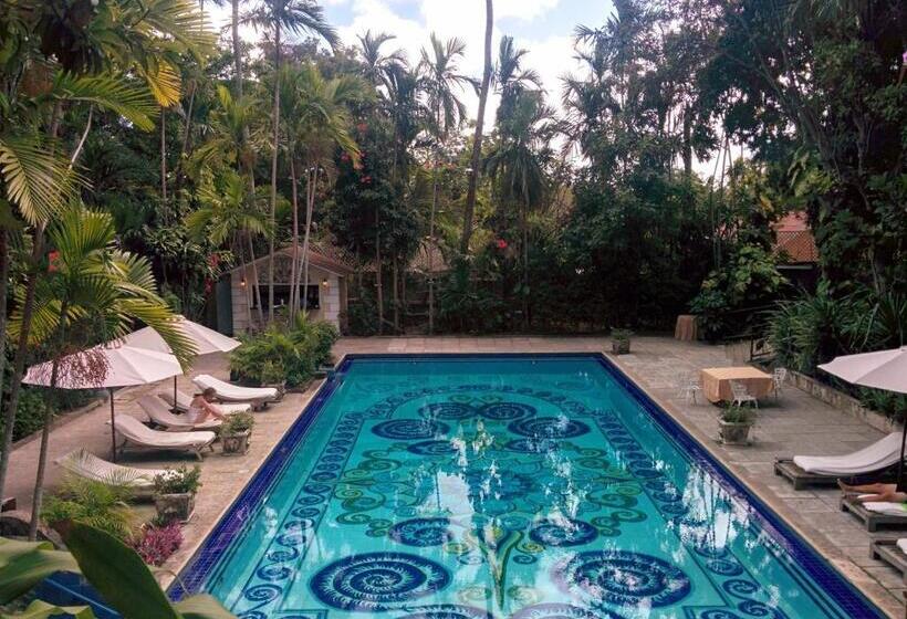 اتاق لوکس با تخت بزرگ, Graycliff