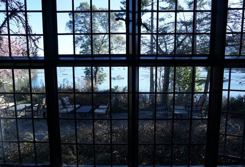 Люкс, Hastings House Country House