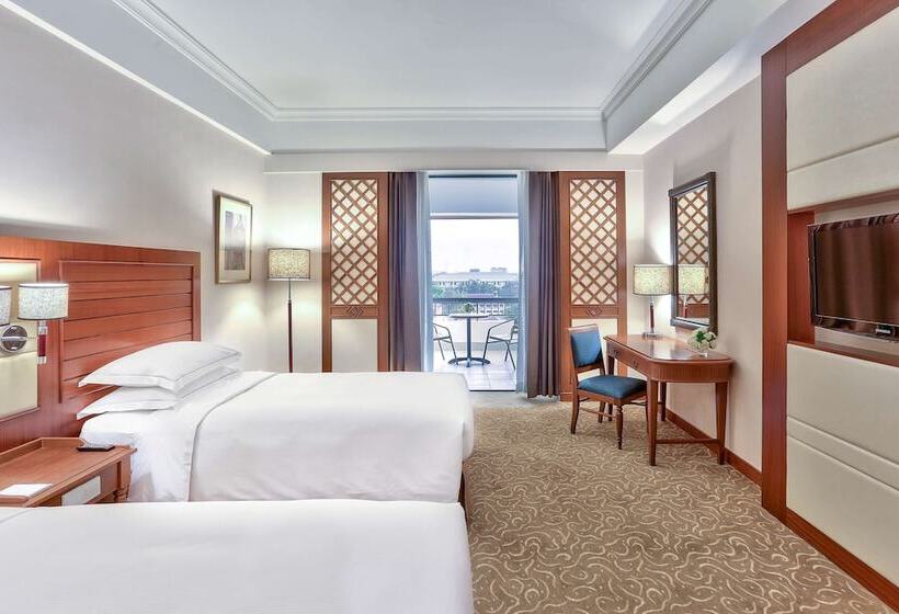 اتاق لوکس با بالکن, Hilton Mandalay