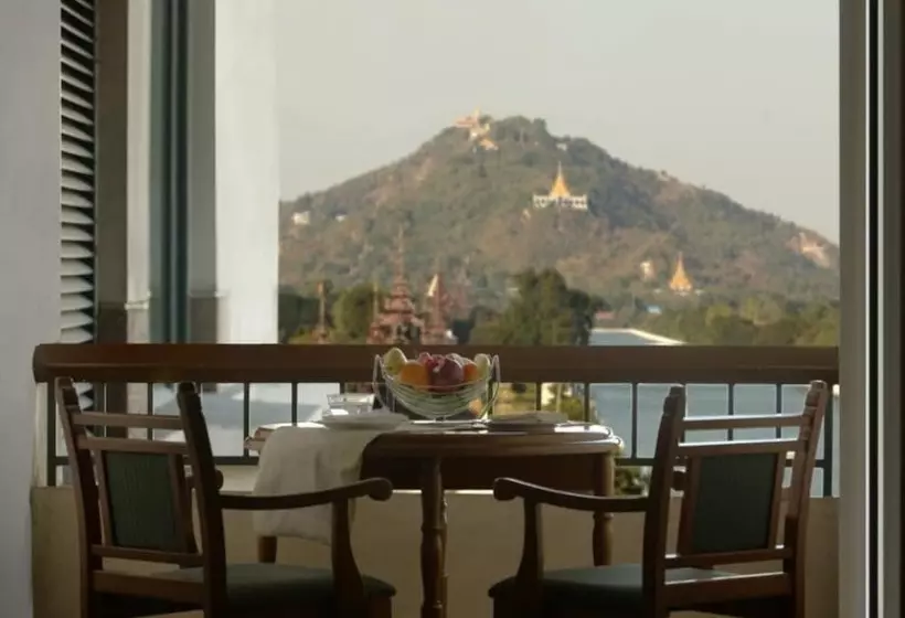 اتاق اجرایی با مشاهده, Hilton Mandalay
